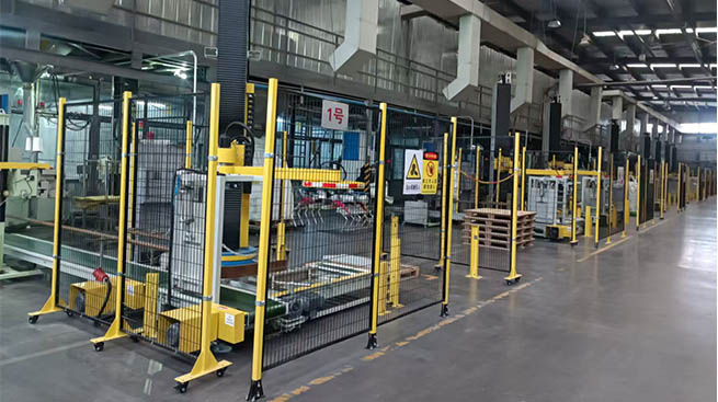 生產(chǎn)線包裝工段碼垛機(jī)器人